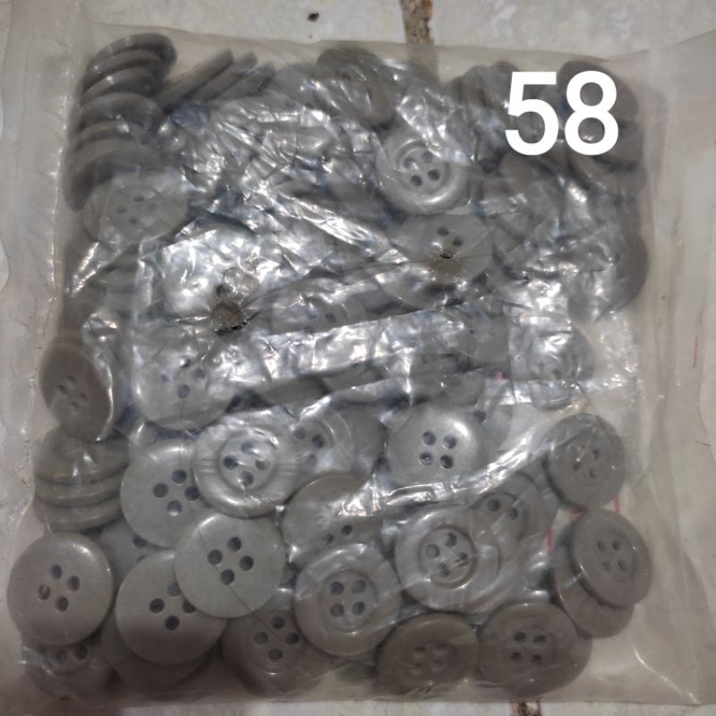 Kancing Safari 15mm , 1.5 cm isi 144pcs / kancing baju 4 lobang 15CM