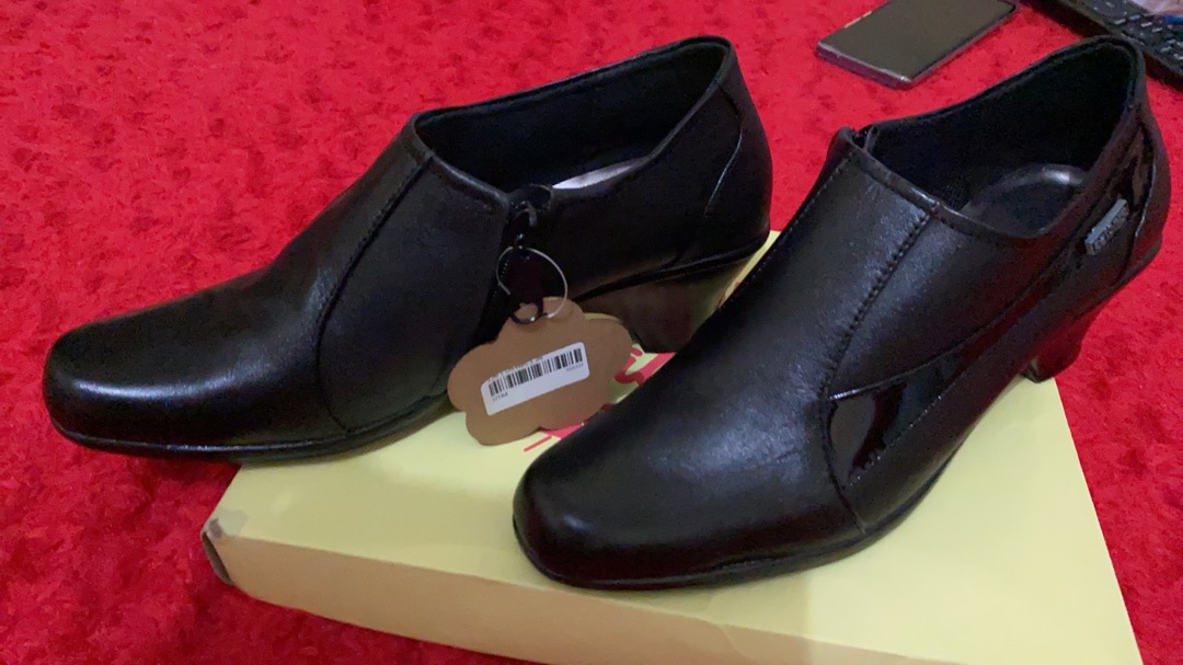 Sepatu Formal / Pantofel / Kerja Wanita Kulit Hitam Catenzo Us 025 Ori