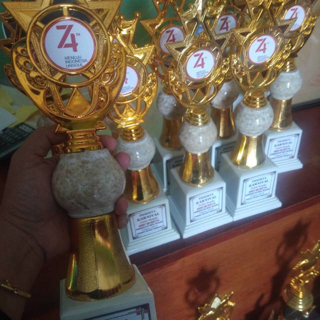 

Piala onyk juara 1