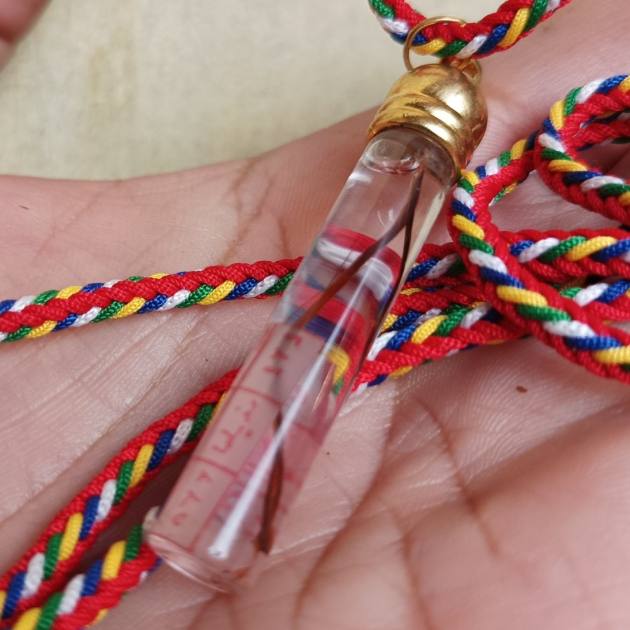 Kalung Attraction Benang Pancawarna