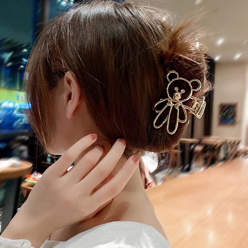 Klip Mencengkeram Beruang Logam Berongga Besar Yang Dipersonalisasi Jepit Rambut Mutiara Gaya Korea Fashion Wanita Mewah Ringan Aksesoris Rambut Wanita
