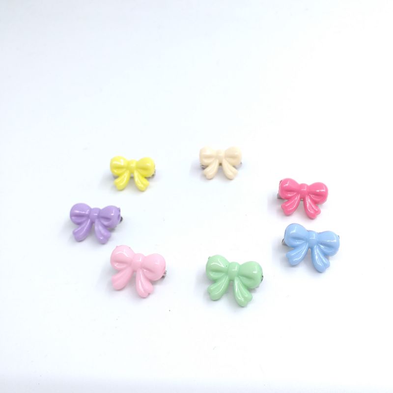 Bros resin clay mini imut Karakter ,motif Bunga dan motif Pita