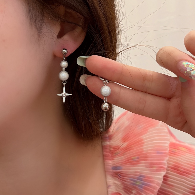 Anting Tusuk Asimetris Trendy Untuk Wanita