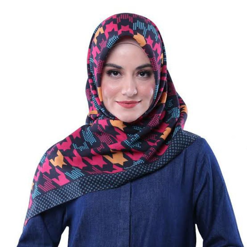 zoya Triva scarf segi empat motif