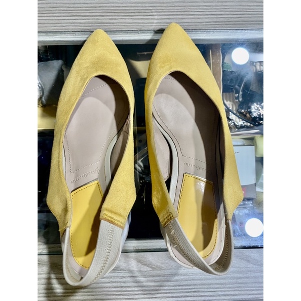 PRELOVED Sepatu sendal stradivarius size 37 cm