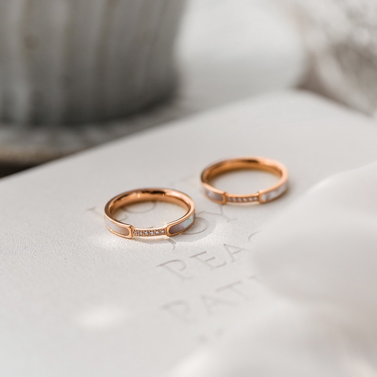 Cincin Bahan Titanium Steel Lapis Emas 18k Aksen Mutiara Zircon Gaya Korea Untuk Wanita