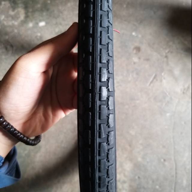 Ban luar sepeda ukuran 20 x 1.75 less merah