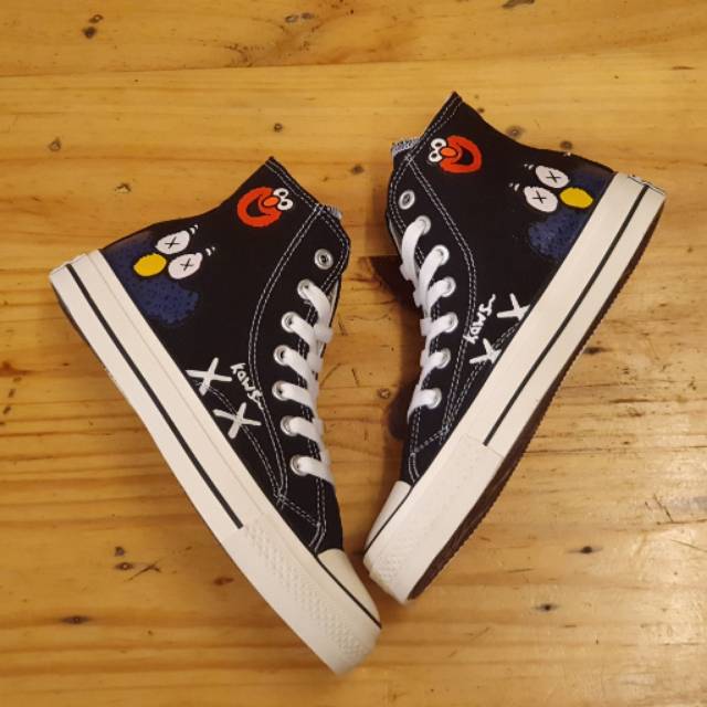 OBRAL SEPATU  CONVERSE  X ELMO  KAWS HIGH BLACK WHITE GRADE 