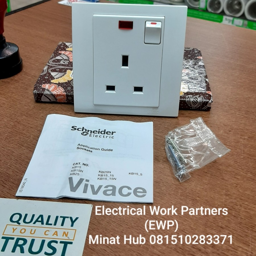 PROMO MURAH  STOP KONTAK AC KAKI 3 SCHNEIDER 13A DENGAN SAKLAR LAMPU