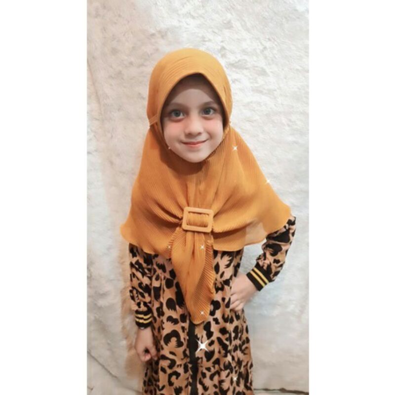 plisket anak gesper / bergo plisket anak gesper / jilbab anak plisket gesper / kerudung anak / hijab