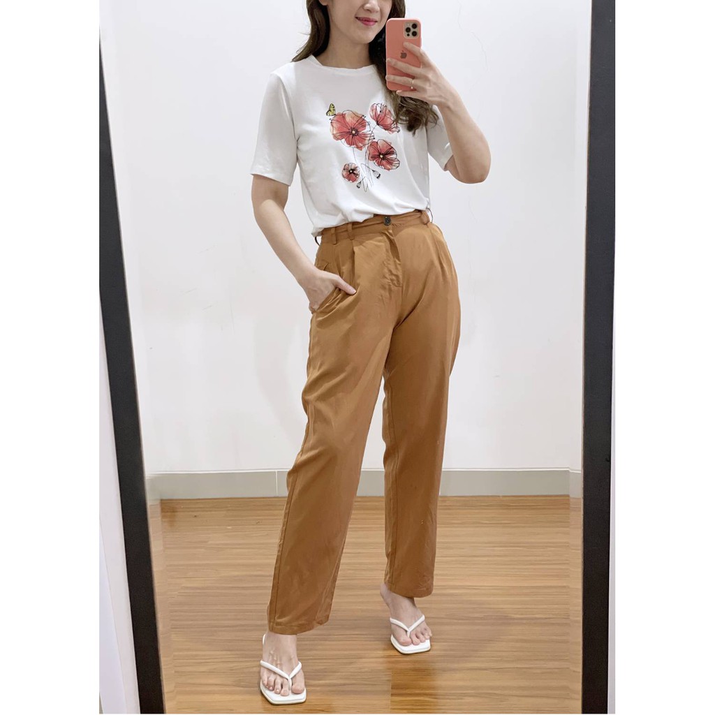 Uniqlo white poppy flower print crew neck soft tee