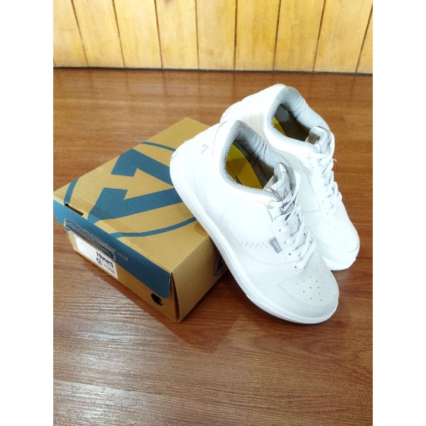 Aerostreet Hoops Putih Natural BNIB - Sepatu Sneakers