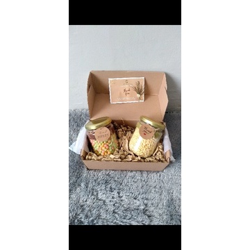 

Crunchy Jar Hampers