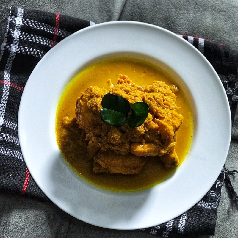 

Ayam Ungkep/Ayam serundeng/Ayam bumbu kuning/ayam goren