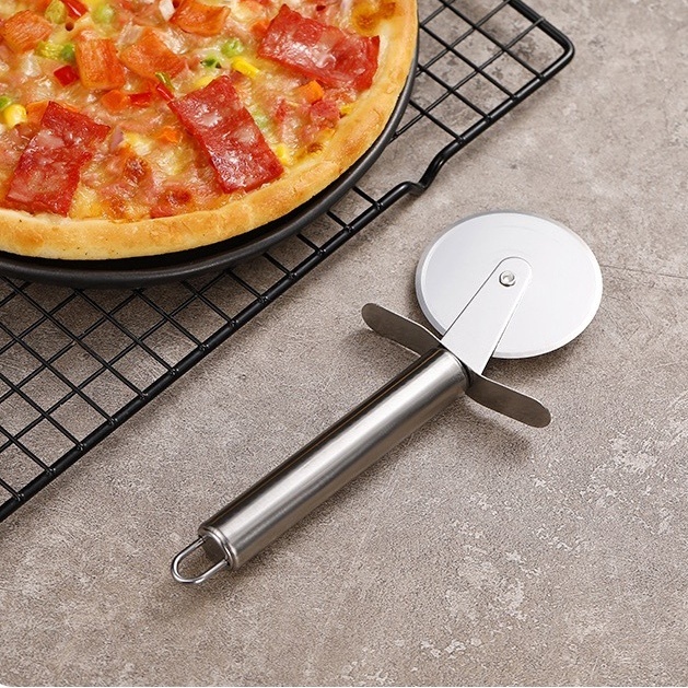 ALAT POTONG PIZZA SLICER SET 2 PCS SPATULA LA107S3 PISAU PEMOTONG ADONAN KUE STAINLESS MODEL RODA CUTTER PIZA ROLLER