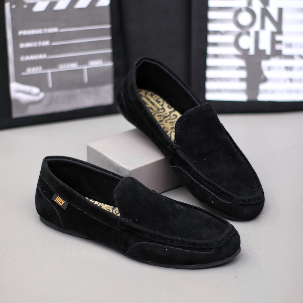 MOLK Sepatu Slip On Pria Casual Kulit Sintetik Slop Hitam Cowok Trendy Simple Original Footwear