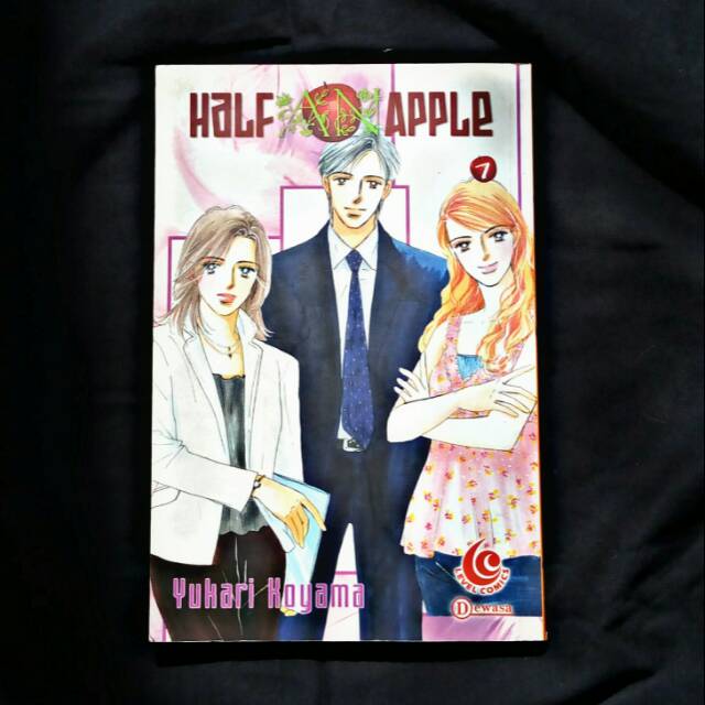 Komik PRELOVED "HALF AN APPLE VOL.7 & DEWI KARIN CHU VOL.5"