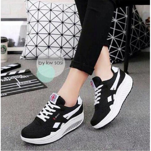 sepatu reebok hitam