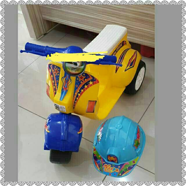 MAINAN MOTOR VESPA MINI FREE HELEM / MAINAN MOTOR VESPA