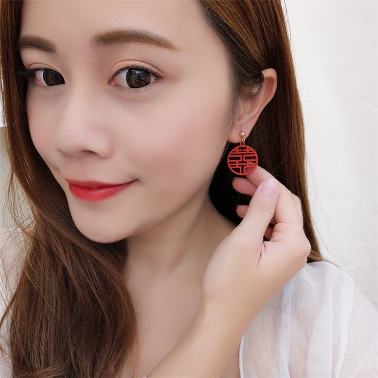 Anting Karakter Zodiak Karakter Cina Warna Merah Model Hollow Gaya Korea