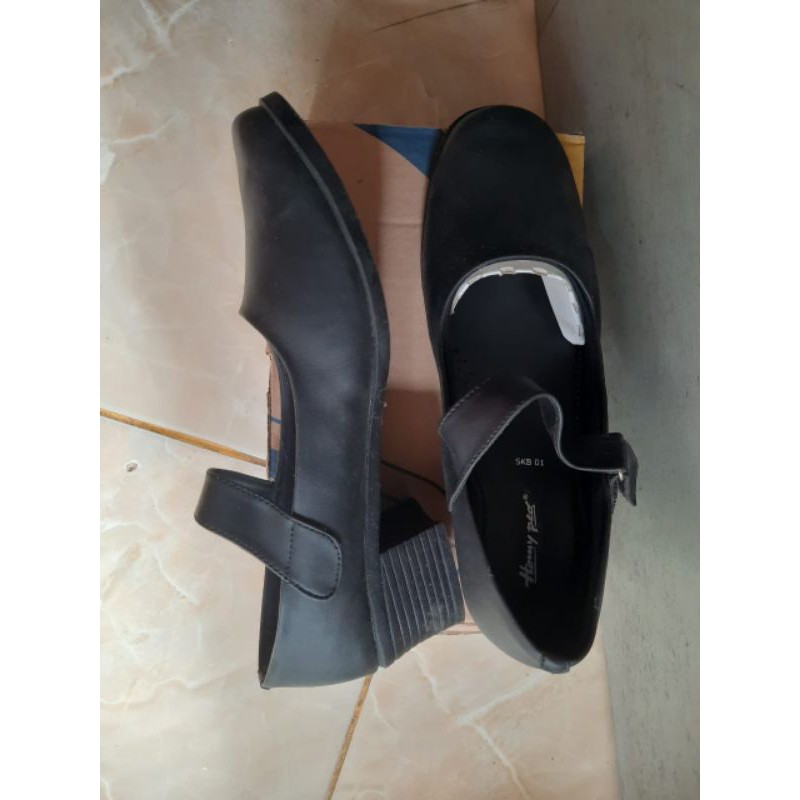 preloved sepatu wanita pantofel homypad / sepatu paskibra