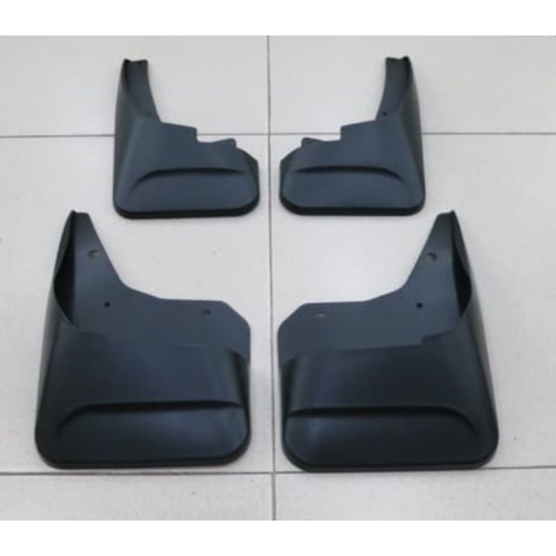 MUD GUARD KARPET LUMPUR INNOVA 2012-2015
