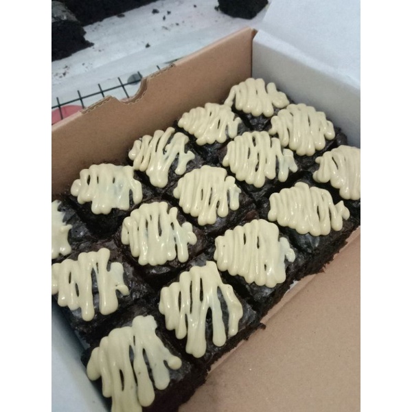 

fudgy brownies toping tiramisu 73.000 (2 box)