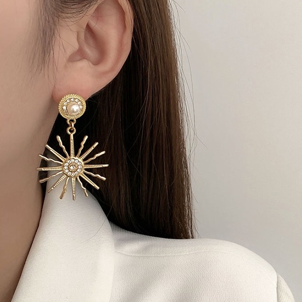 Anting Stud Desain Bunga Hati Aksen Mutiara Gaya Vintage Perancis Untuk Wanita