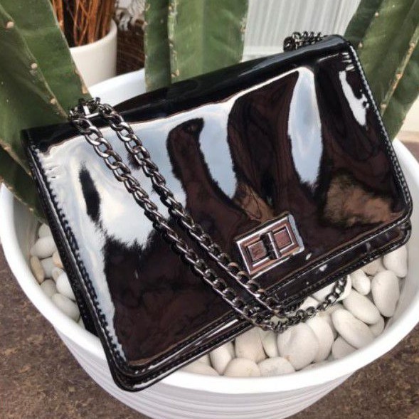 TAS SELEMPANG RANTAI POLOS GLOSSY MIKA HITAM