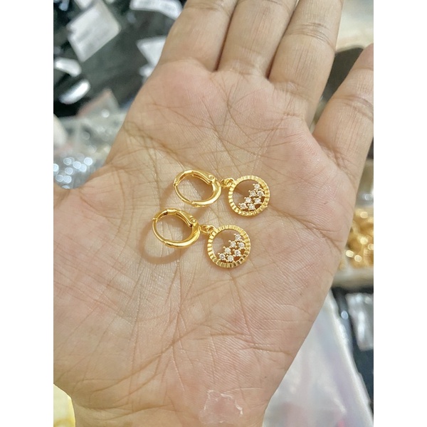 anting jepit bulat gepeng titanium perhiasan wanita gold