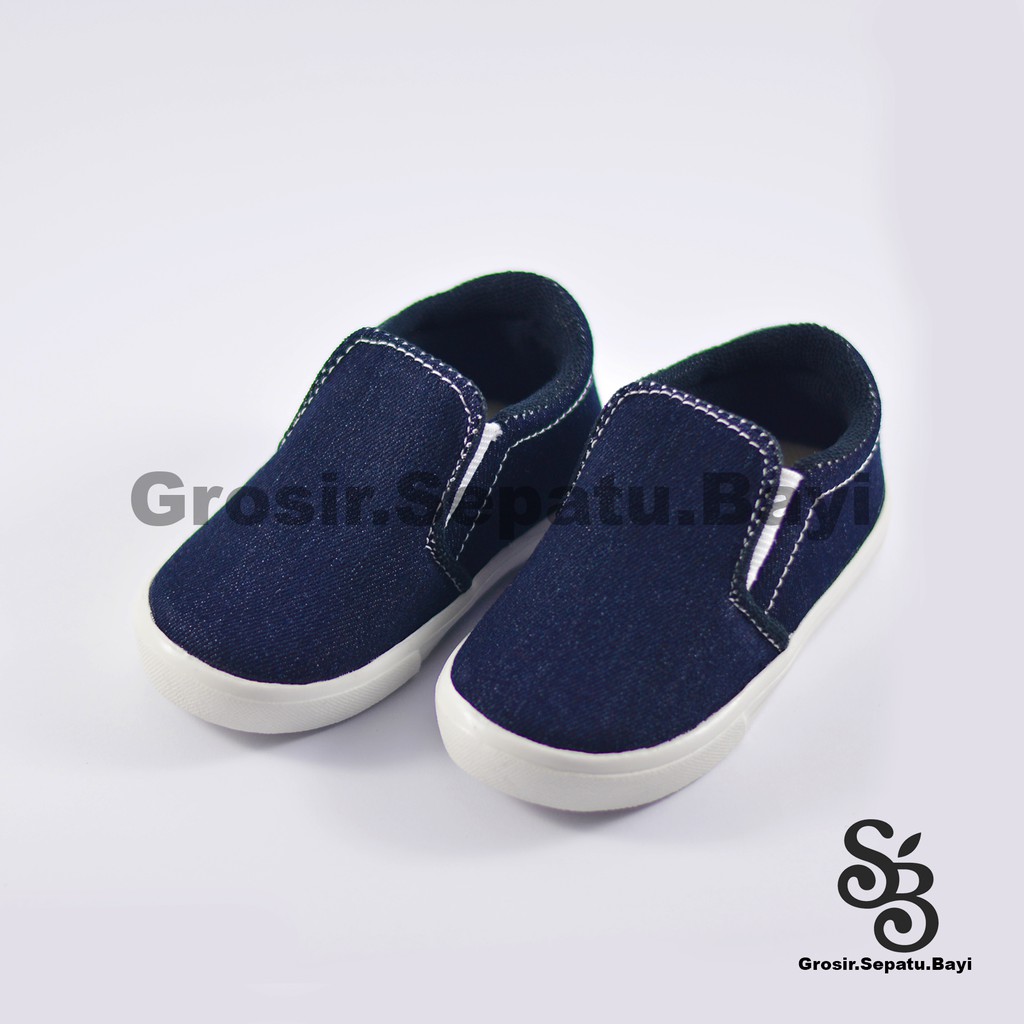 sepatu anak slip on laki-laki levis hitam murah