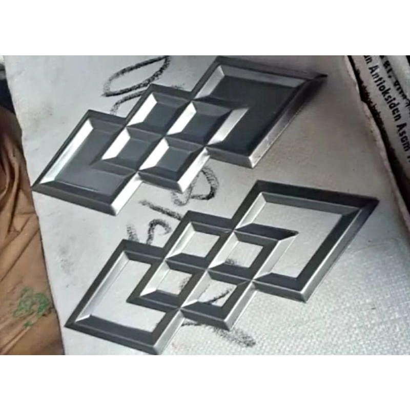 ornamen wajik besi plat