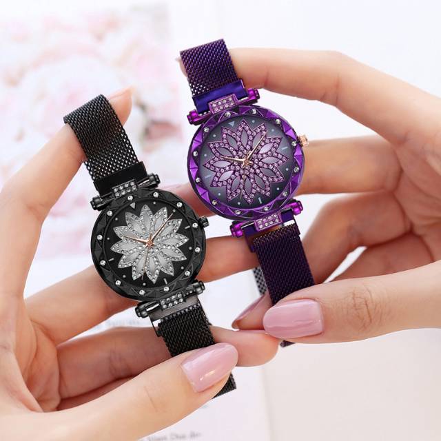 Jam Tangan Wanita Magnetik Diamond Bunga Case Hitam Gold CC-12