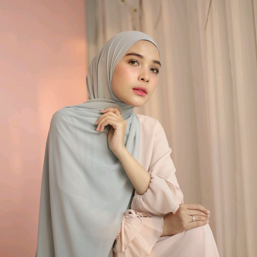 [ COD ] BEST QUALITY - Pashmina Sabyan Premium Diamond Italiano Wollycrepe Lembut Mudah Di Atur | Grosir Kerudung Jilbab Pasmina Termurah-Abu