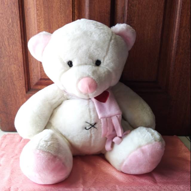 Boneka beruang besar