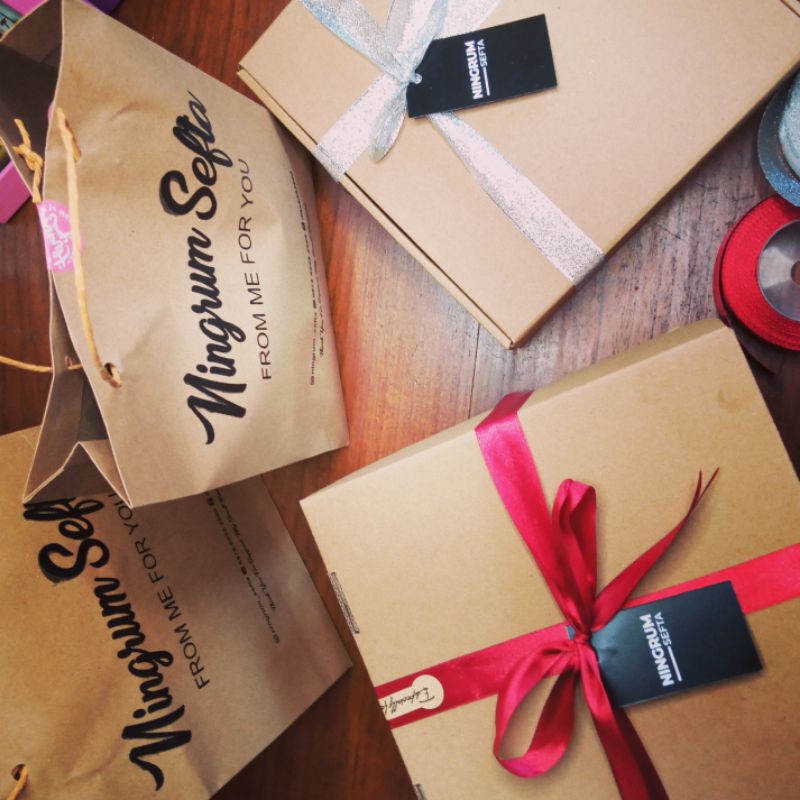 

Hampers | Gift box | Ningrum Sefta Hampers | Kado | Kado Hijab | Kado muslimah