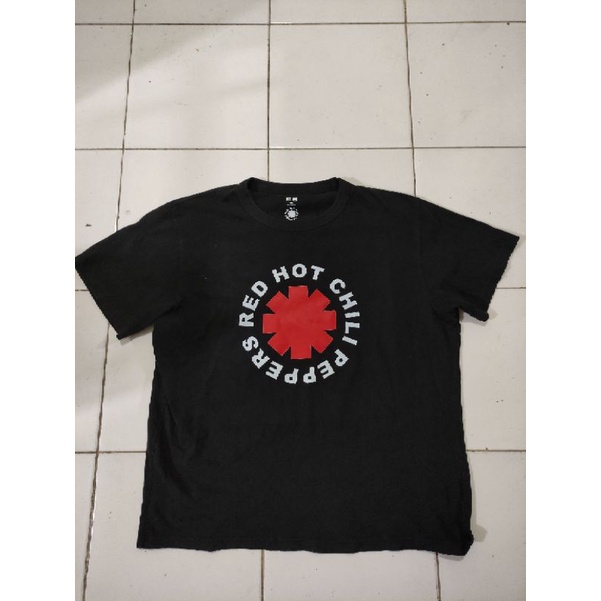 KAOS UNIQLO X RHCP WARNA HITAM SECOND