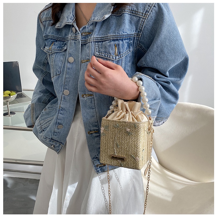 BAO026 Tas Kotak Pearl Tas Selempang Wanita Bahan Anyam Jerami Import Slingbag Fashion Wanita Model Korea Tas Slingbag Casual Wanita Tas Pesta Wanita Bahan Anyaman