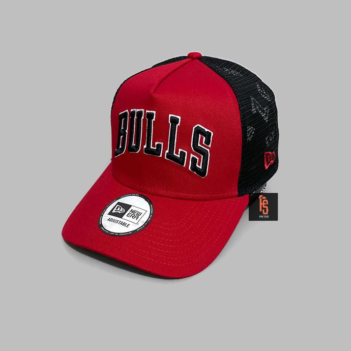 TOPI NEW ERA ORIGINAL TRUCKER CHICAGO BULLS RED BLACK