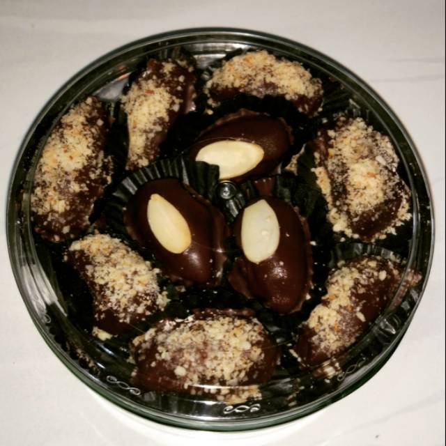 

Kurma Coklat(Kurcok) toping almond