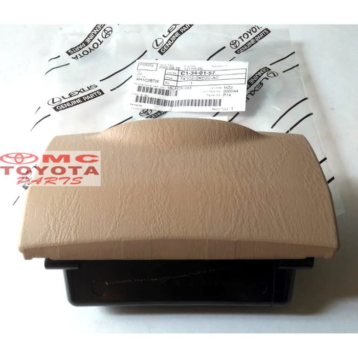 Tutup Cover Laci Box Tape Kijang Innova 74102-0K020-A0