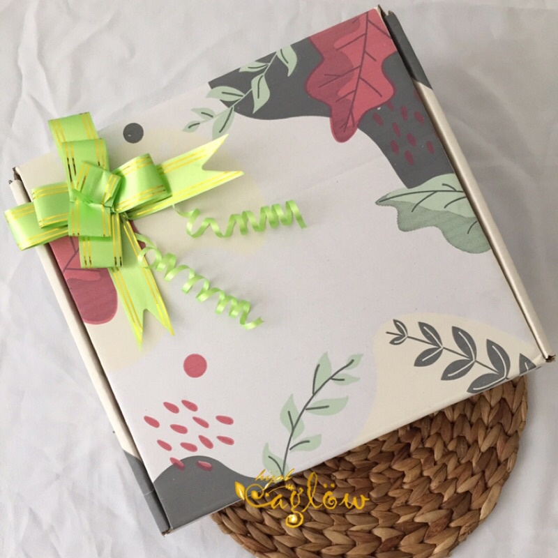 

BOX uk. 27x27x10 cm /KOTAK HADIAH/KARDUS/KARTON/HAMPERS/GIFT BOX FREE GREETING CARD