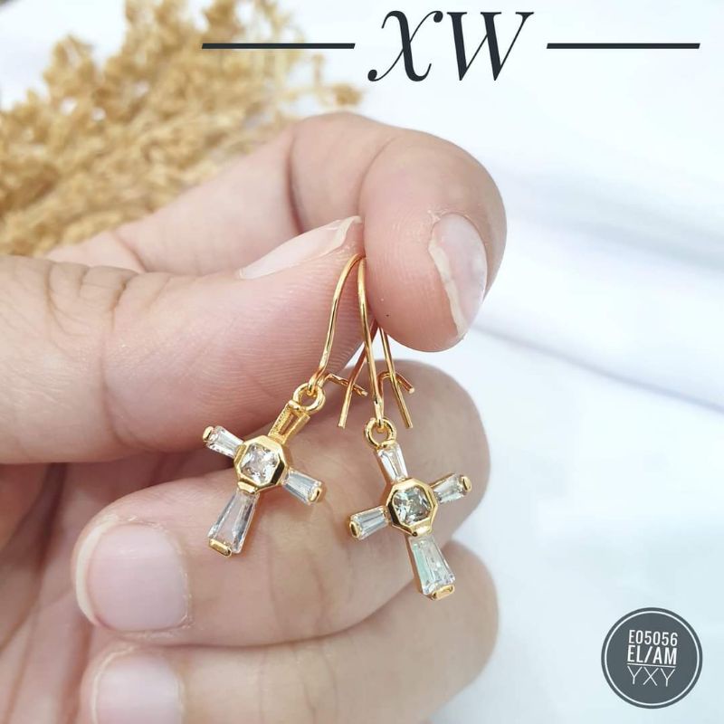 Anting Yaxiya Salib motif kristal warna Gold E05056