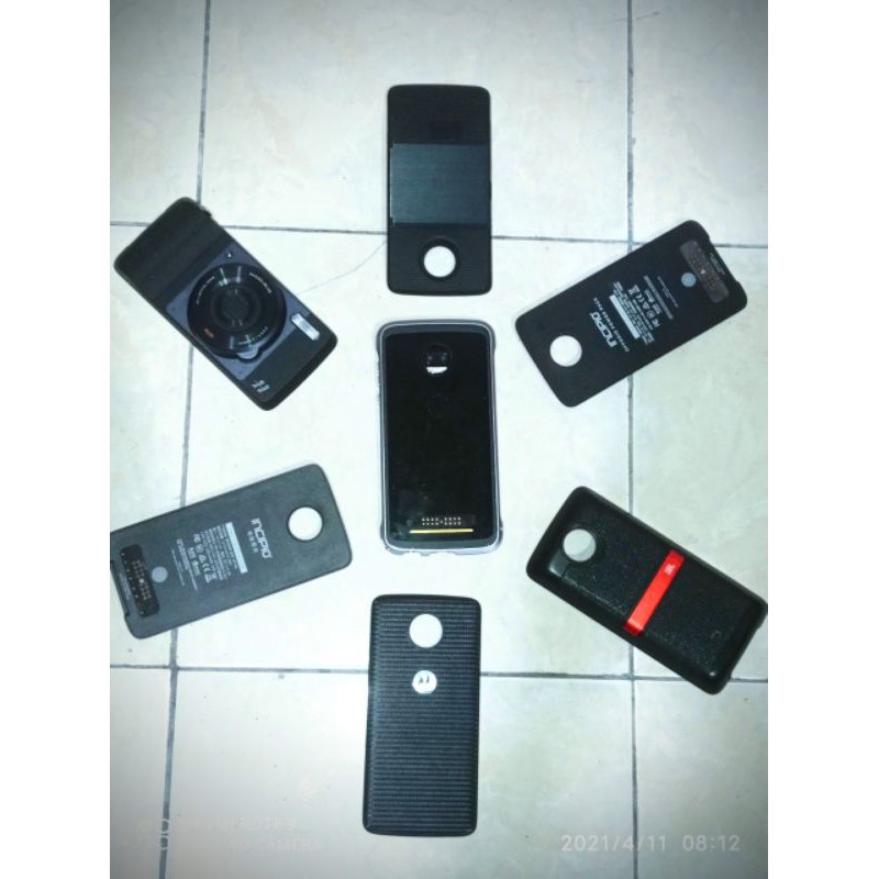 Motorola moto z2 force dengan moto mods