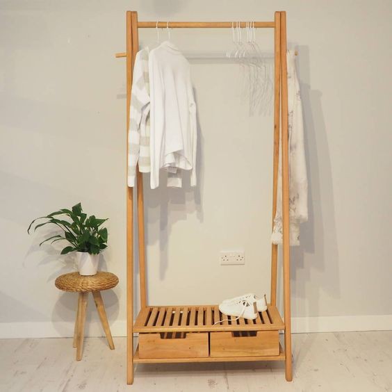 Gantungan Baju Kayu MInimalis