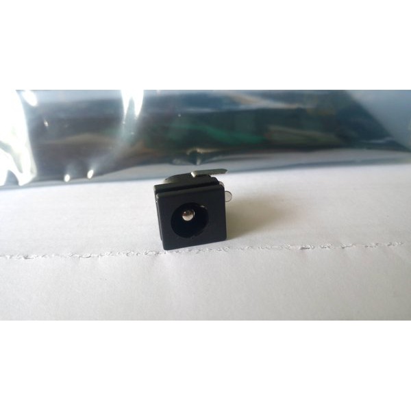 Jack DC female colokan untuk adaptor pada keyboard Yamaha 16v