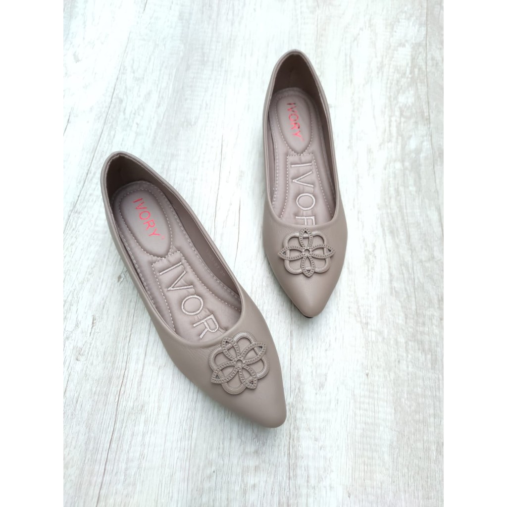 Ivory Sepatu Flat Kerja Wanita T383-87