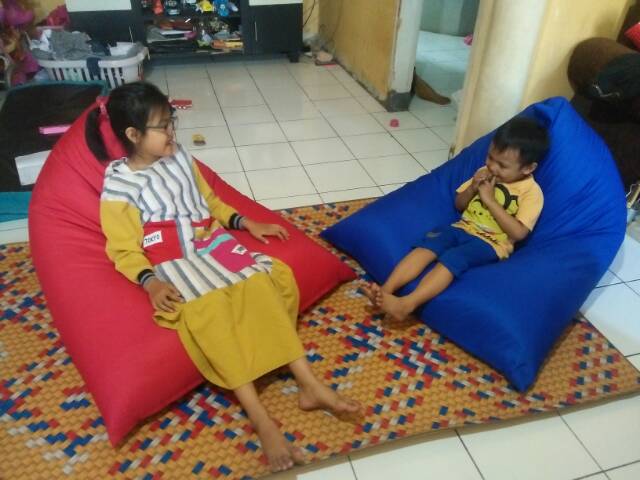 BEAN BAG TRIANGLE SIZE L WATERPROOF TERMASUK ISI