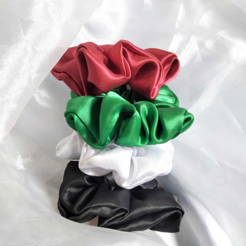 Scrunchies Satin Hampers Kado Natal Christmas Aesthetic