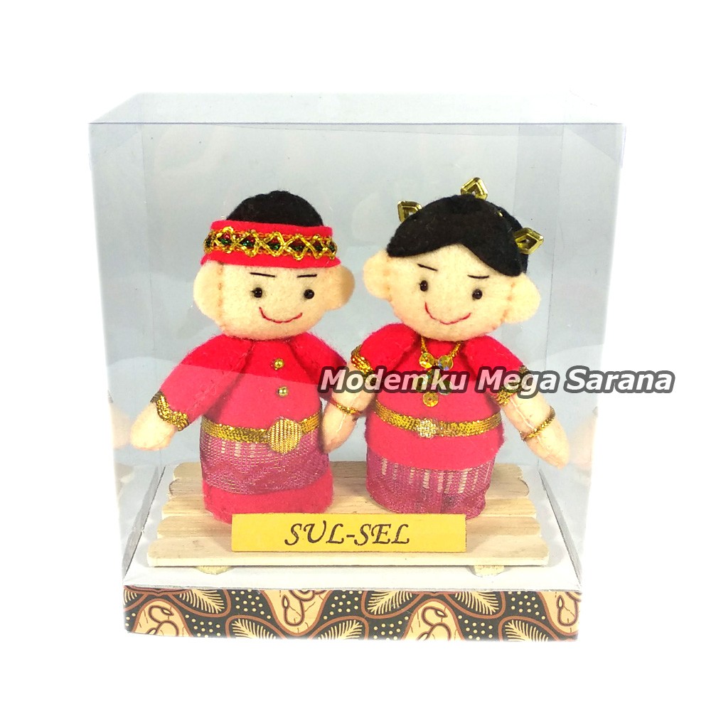 Boneka Pakaian Adat Toraja Sulawesi Selatan